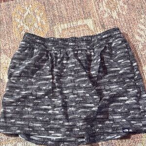The North Face skort size L Black and White Patterned with pockets flash dry